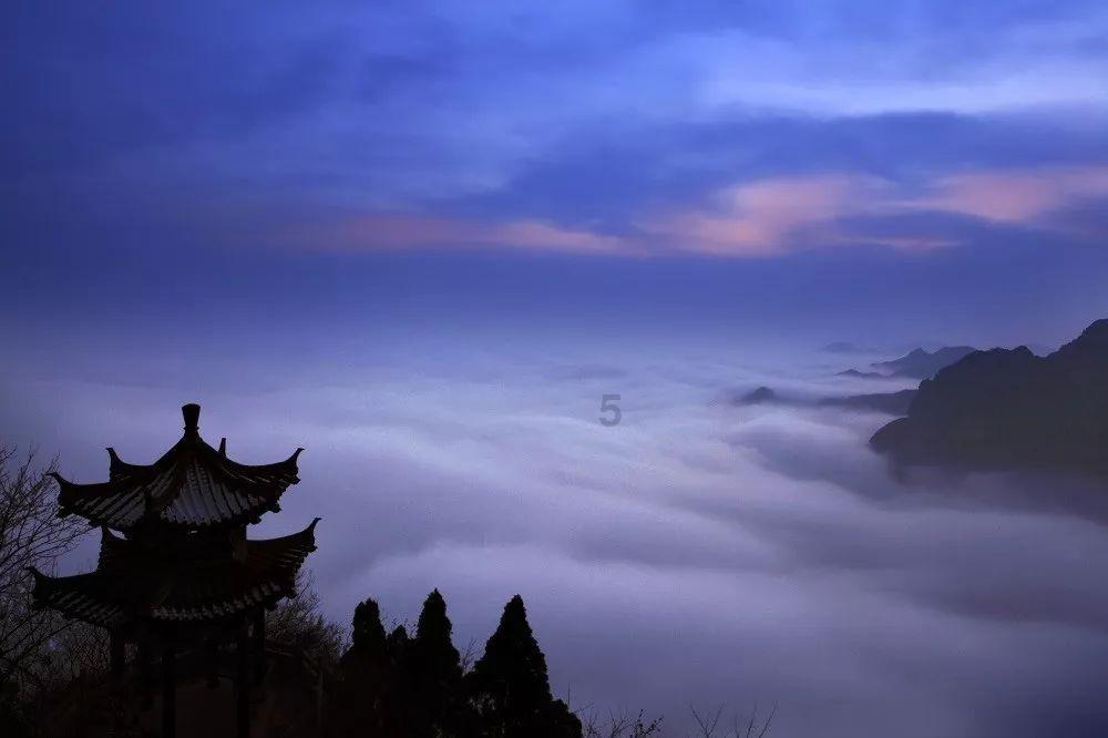 开考在即 锯锁进考场 “手拿电锯开门锁 一路火花带闪电”